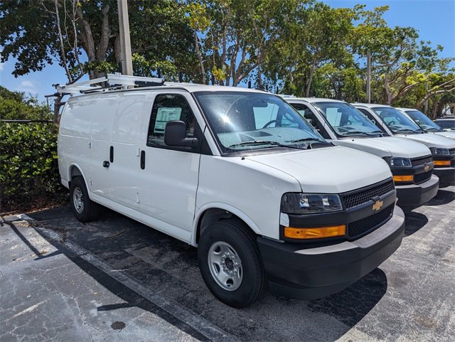 2025 Chevrolet Express Cargo 2500 photo 2