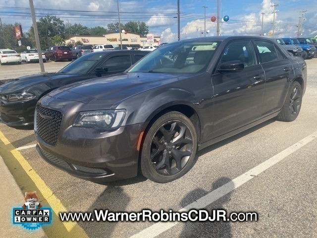 2021 Chrysler 300 Touring photo 3