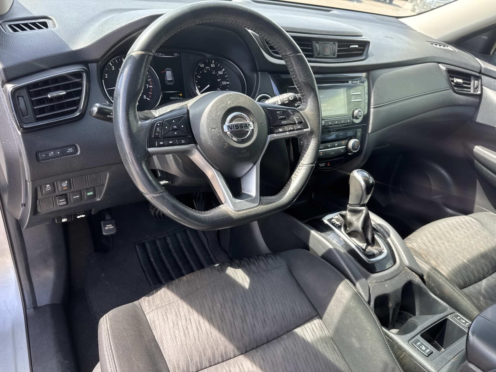 2017 Nissan Rogue SV photo 14