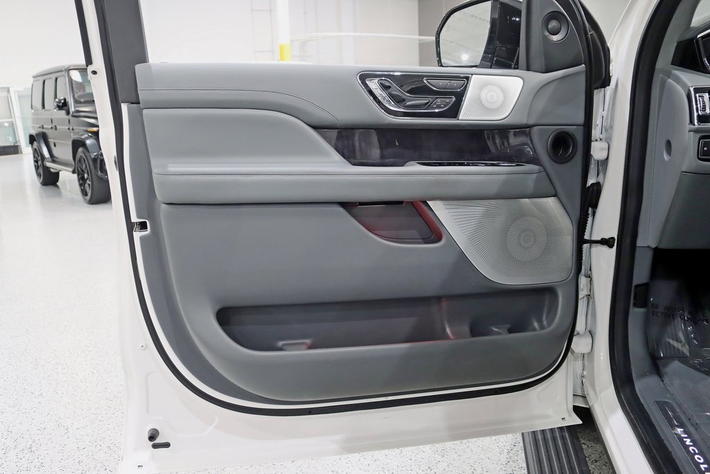 2019 Lincoln Navigator Reserve photo 32
