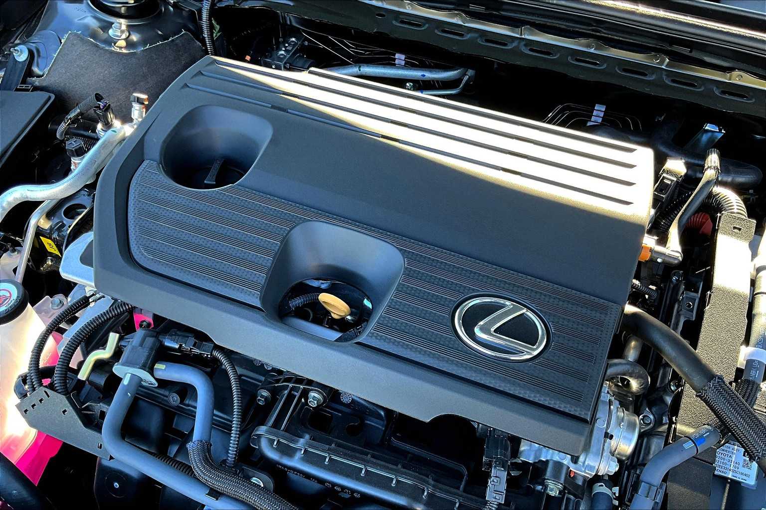 2025 Lexus ES 300h photo 19