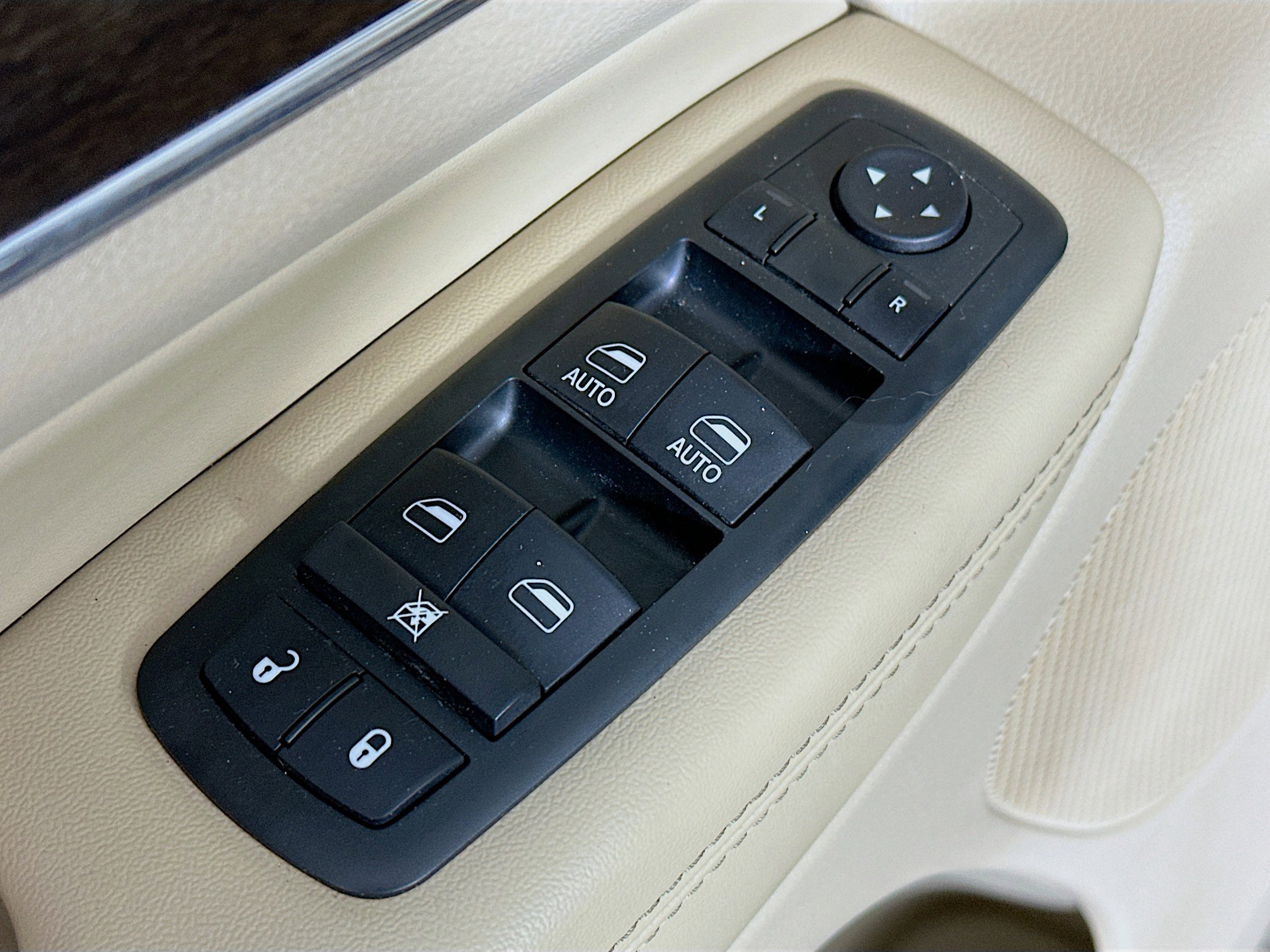2014 Jeep Grand Cherokee Limited photo 15