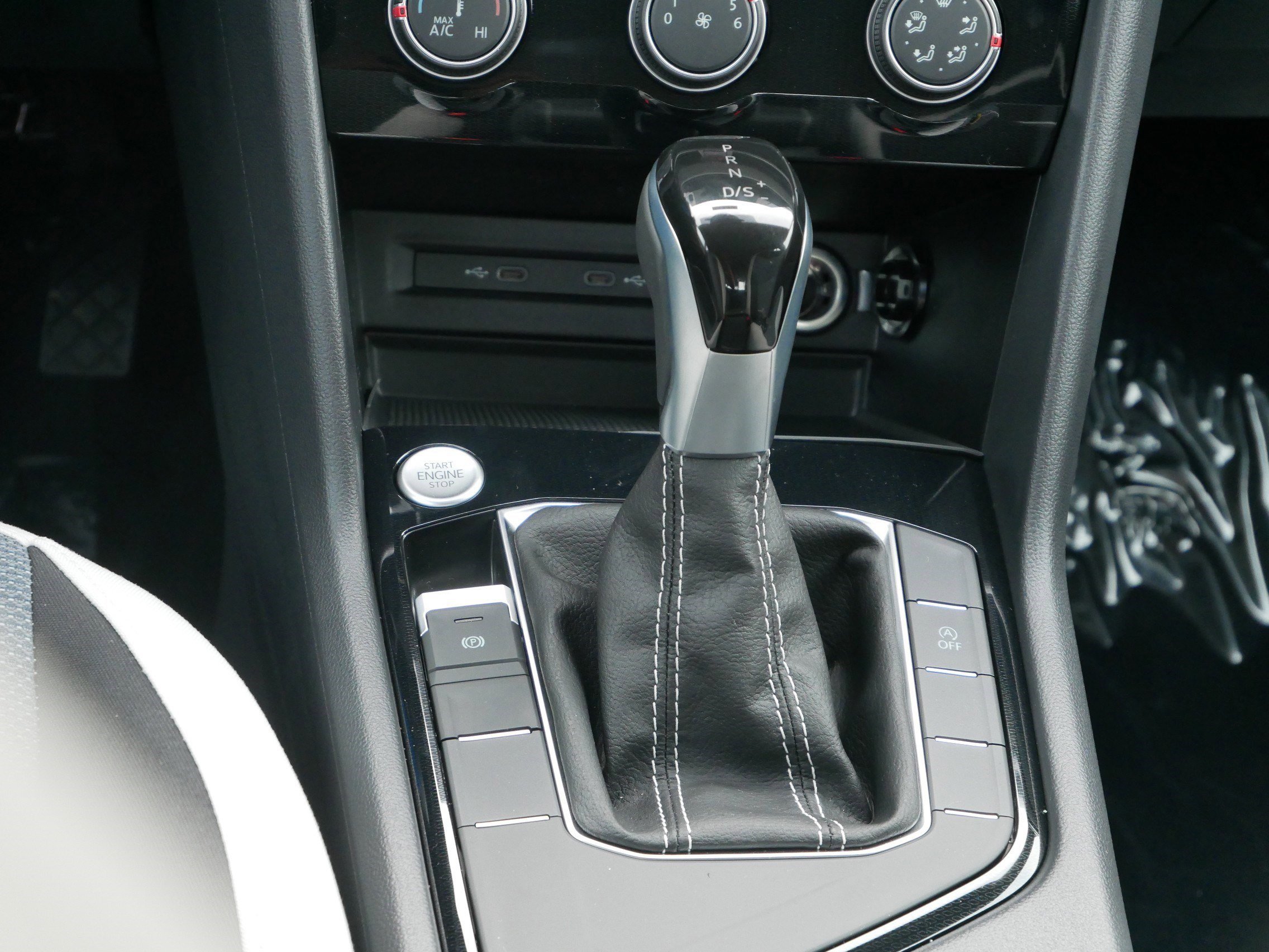 2025 Volkswagen Taos S photo 4