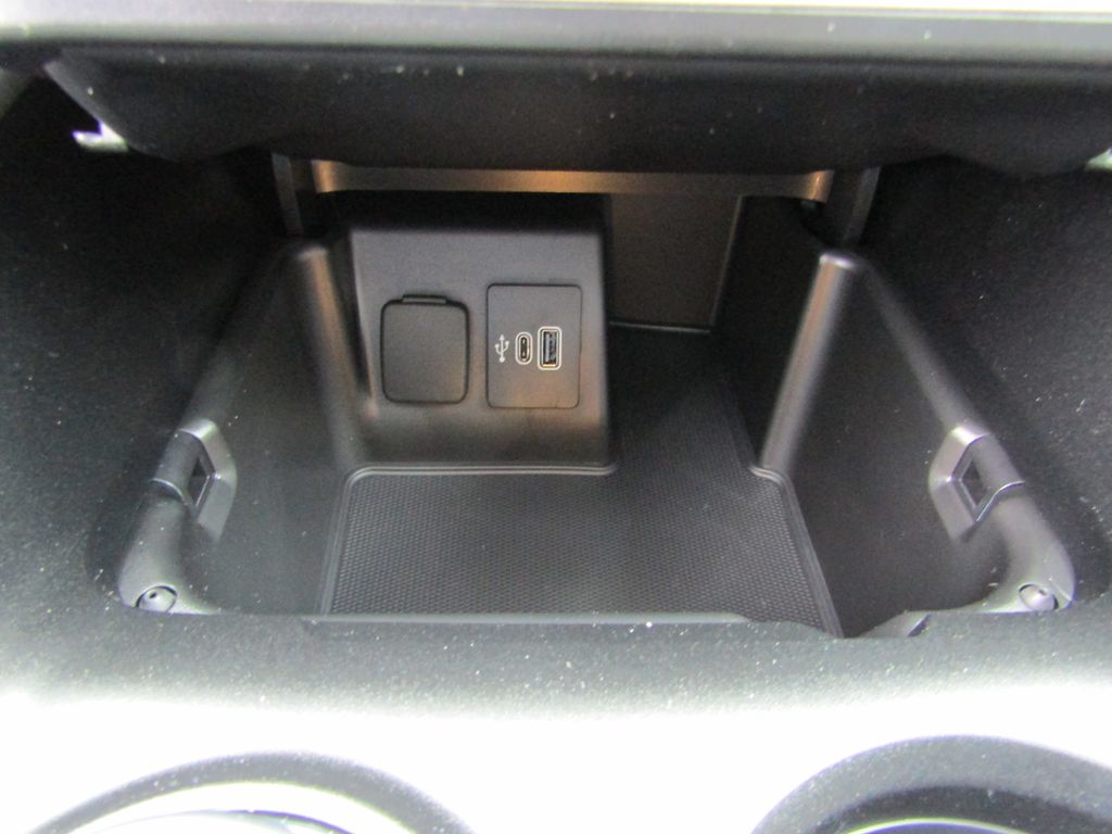 2025 Ford Explorer photo 22