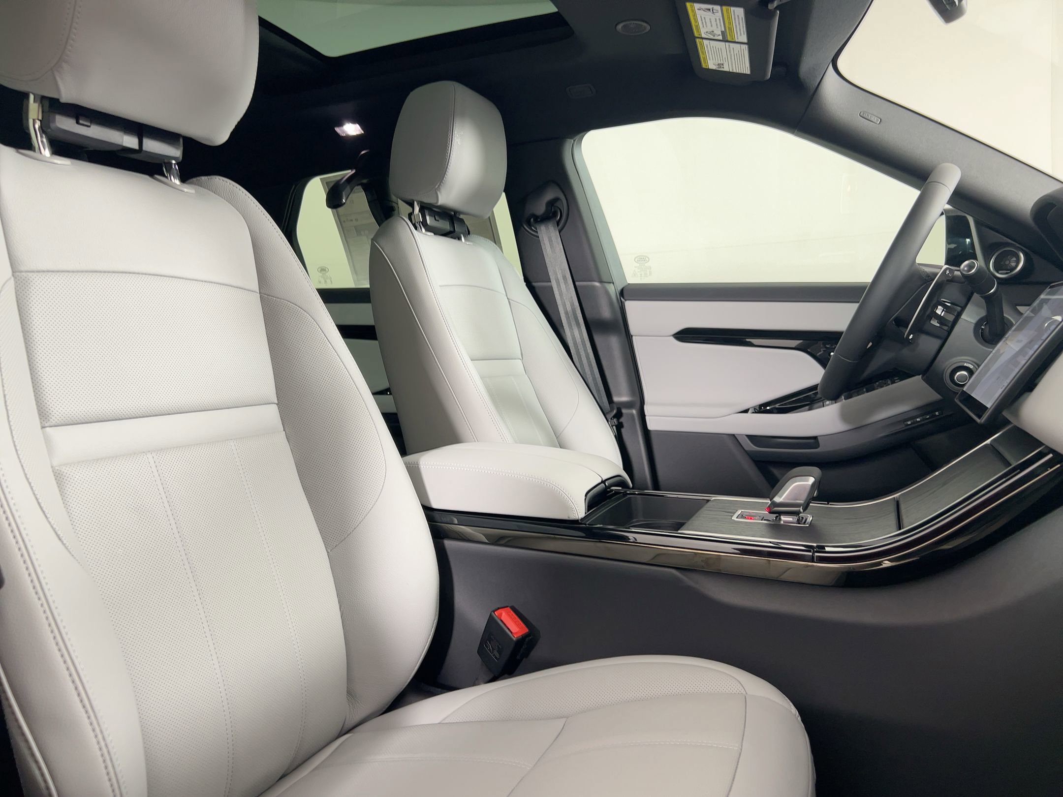 2026 Land Rover Range Rover Evoque S photo 22