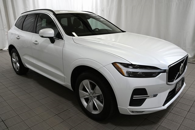 2022 Volvo XC60 B5 Momentum photo 14