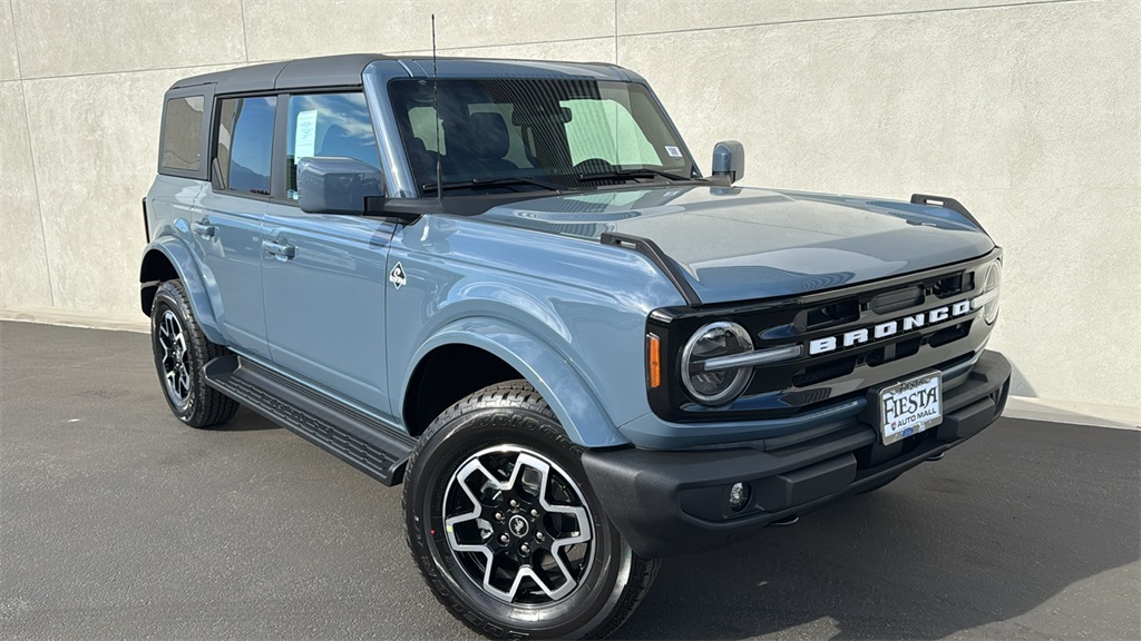 2025 Ford Bronco 4-Door Outer Banks's photo
