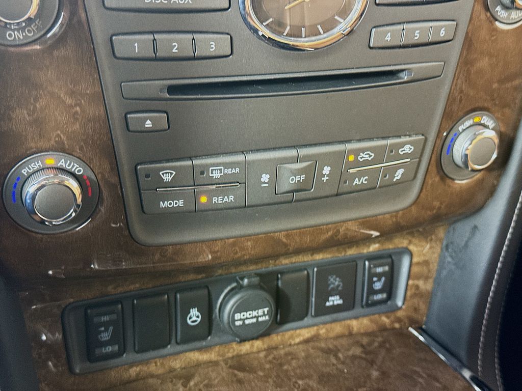 2017 Infiniti QX80 photo 17