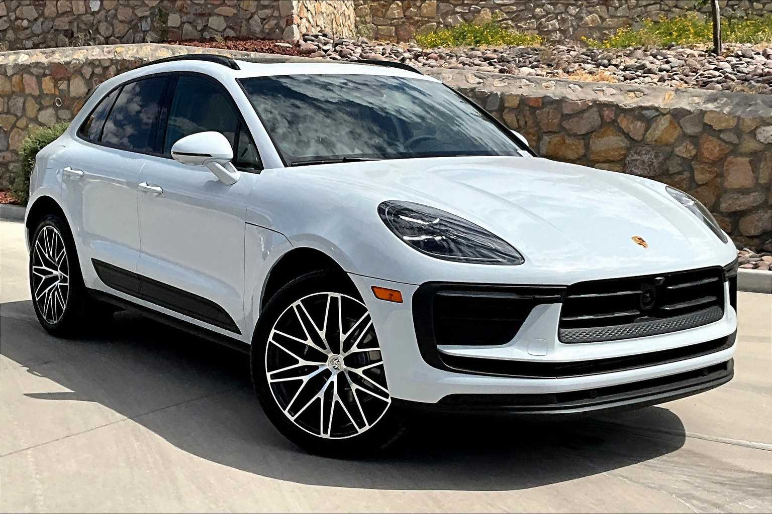 2026 Porsche Macan T photo 9