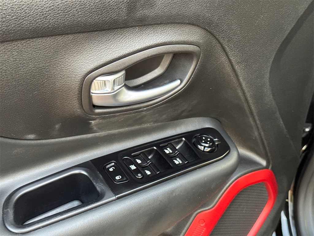 2022 Jeep Renegade Trailhawk photo 25