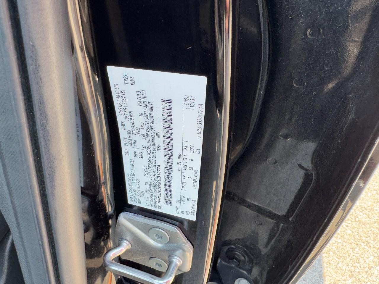 2019 Ford Escape Titanium photo 24