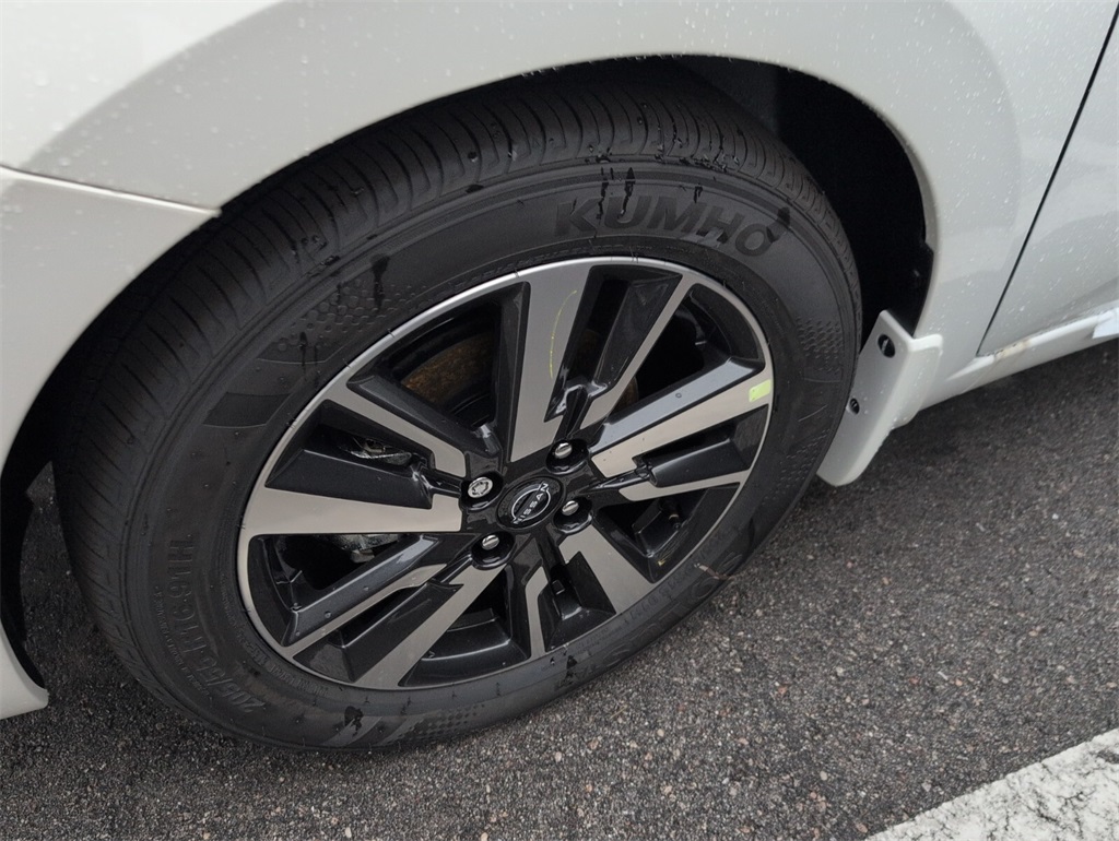 2025 Nissan Versa 1.6 SV photo 4