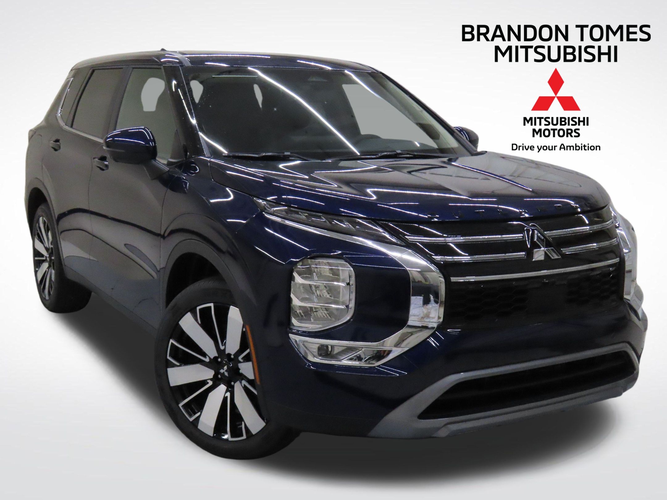 2025 Mitsubishi Outlander SE's photo