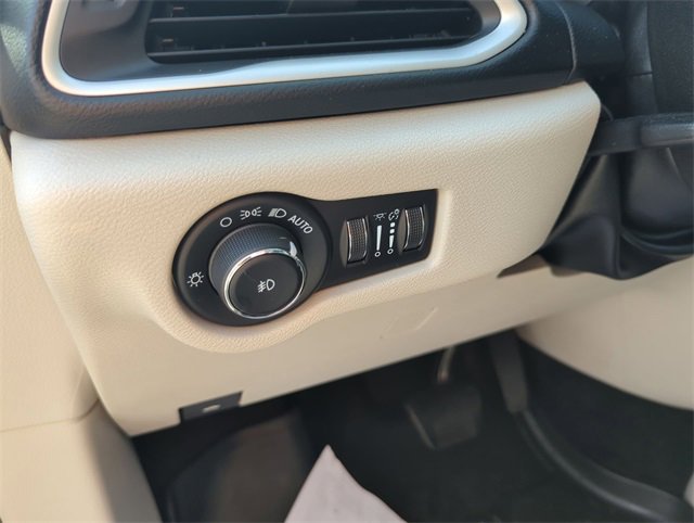 2022 Chrysler Pacifica Touring L photo 24
