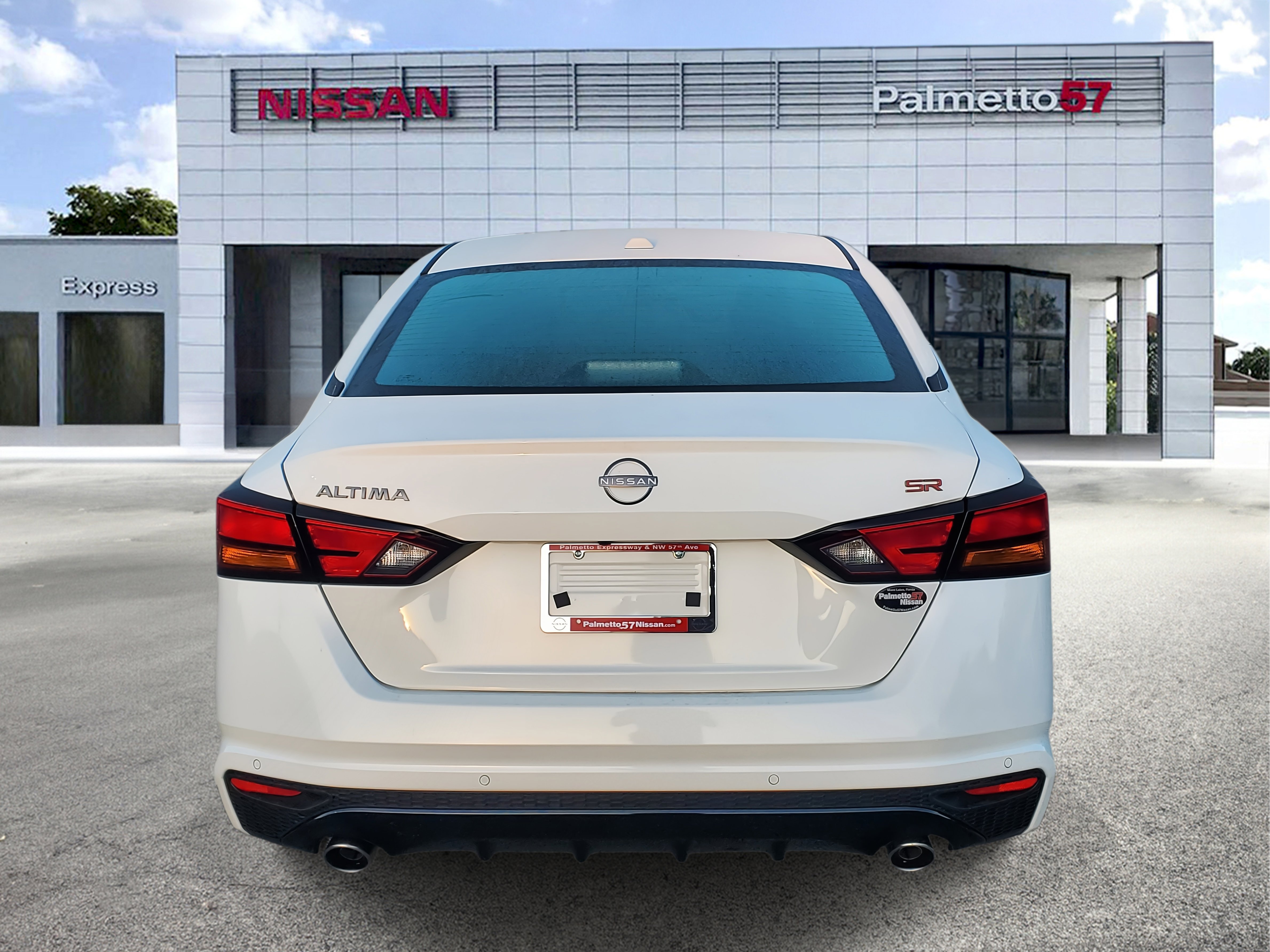 2025 Nissan Altima SR photo 3