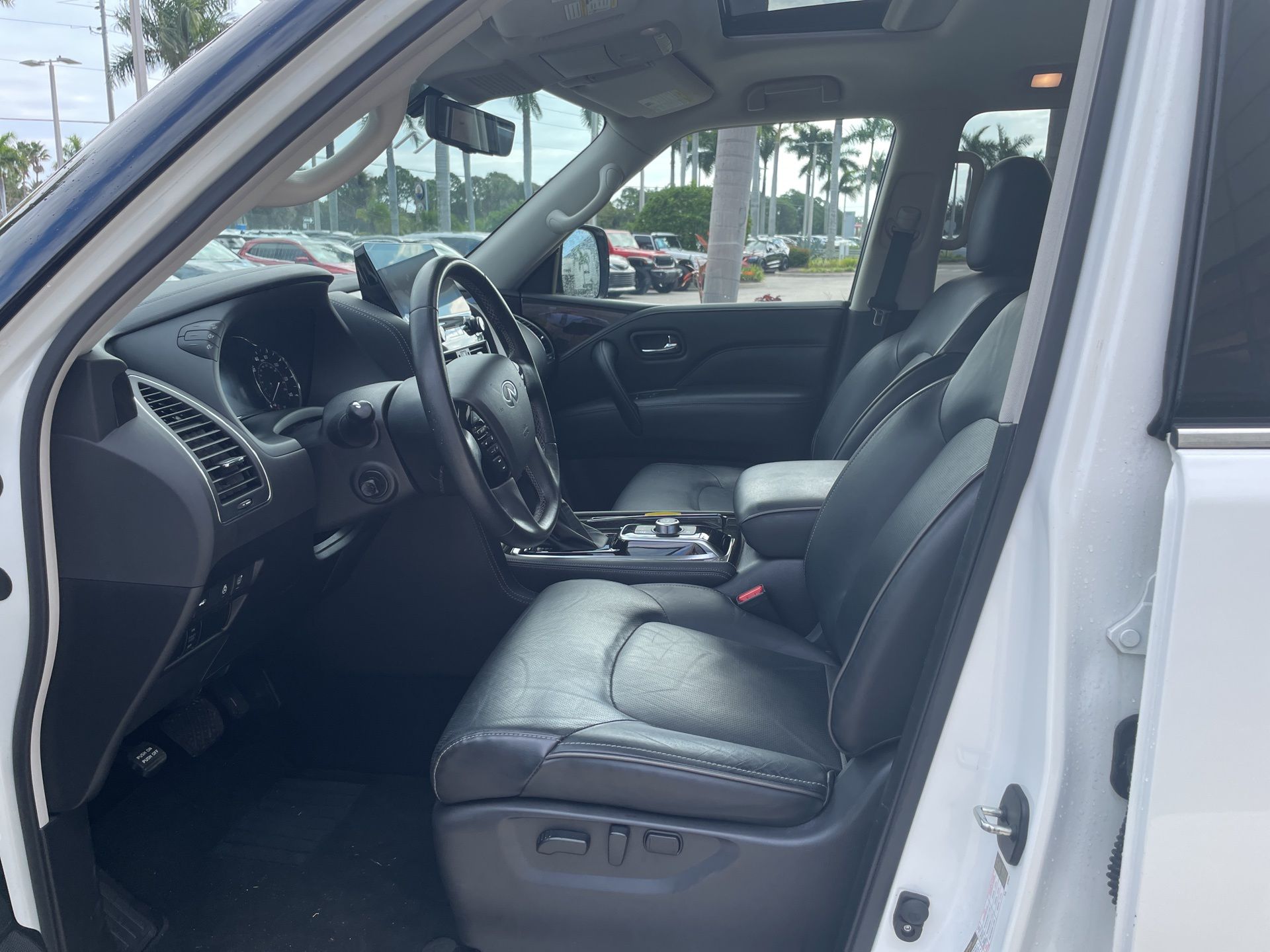 2024 Infiniti QX80 Luxe photo 4