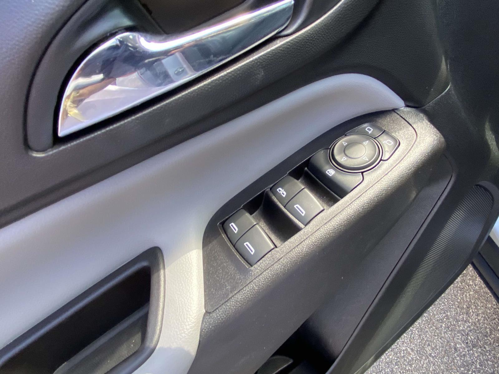 2018 Chevrolet Equinox LS photo 6