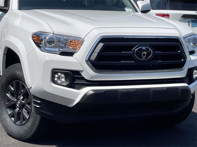 2022 Toyota Tacoma SR5 photo 2