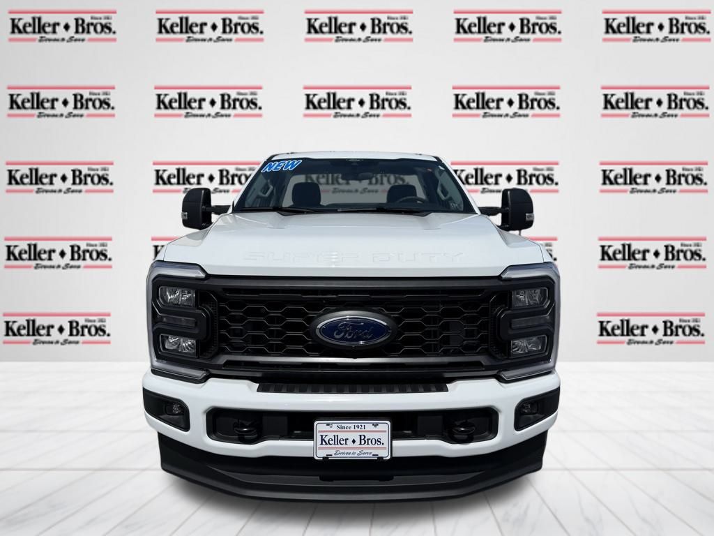 2025 Ford F-350 photo 2