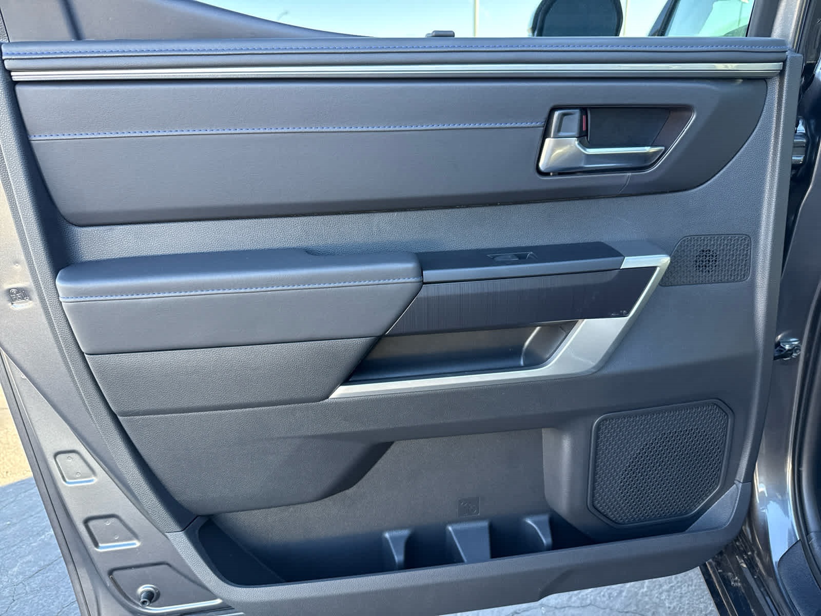 2025 Toyota Tundra Platinum CrewMax photo 27