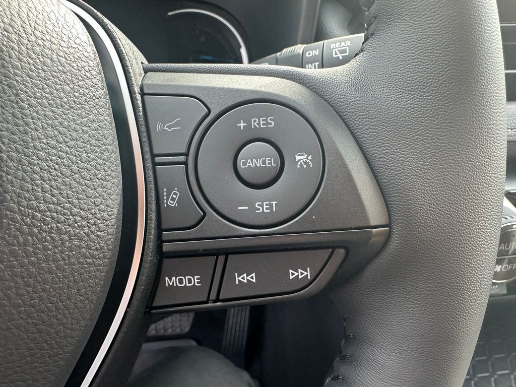 2025 Toyota RAV4 Hybrid XLE photo 21