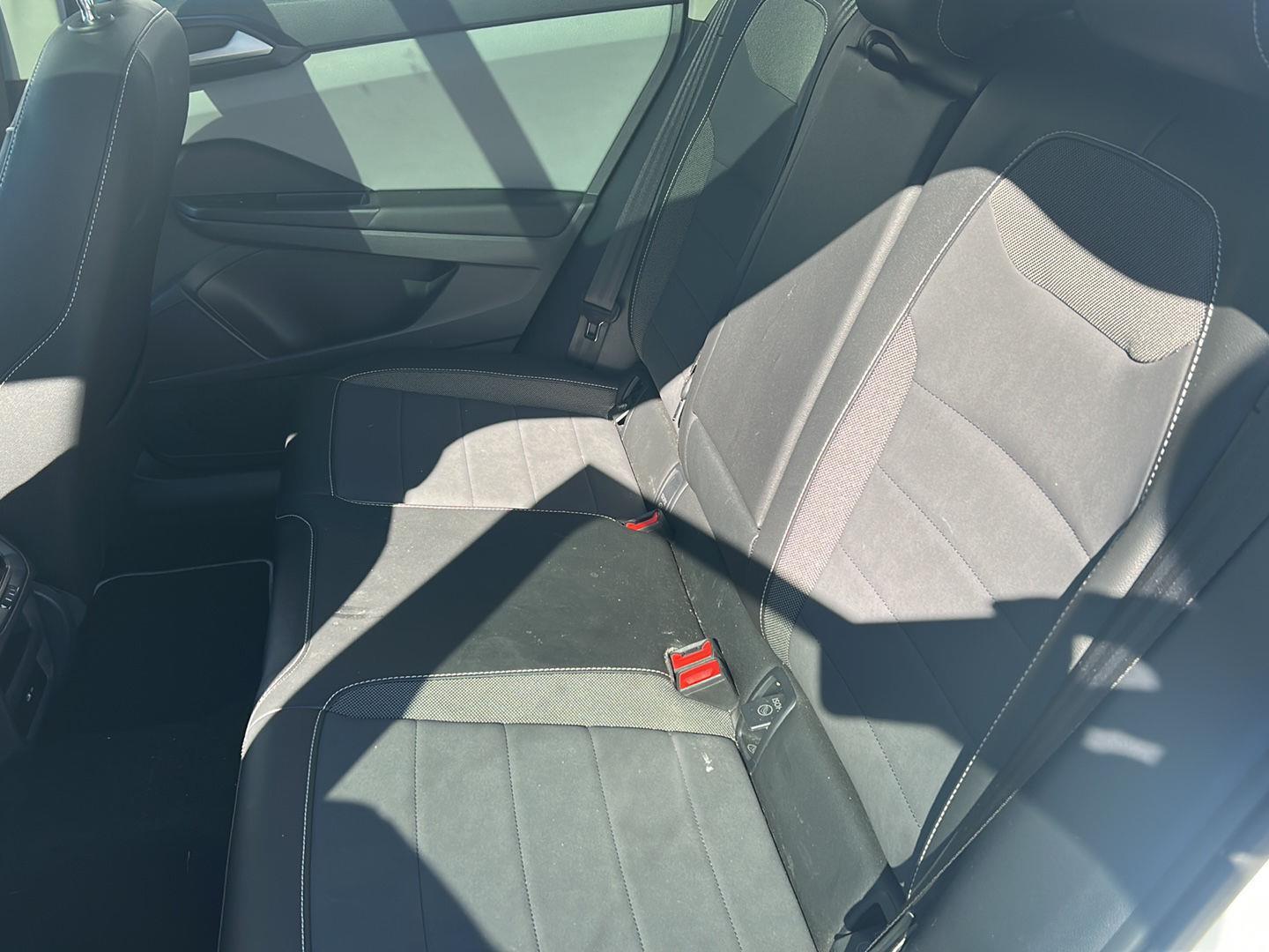 2023 Volkswagen Taos SE photo 8
