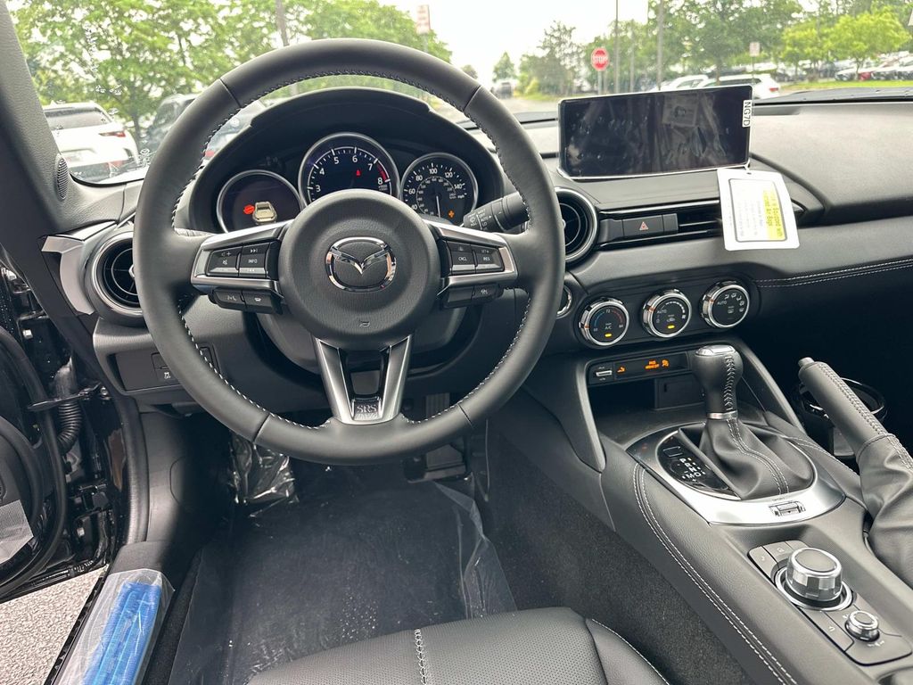 2025 Mazda MX-5 Miata Miata RF Grand Touring photo 2