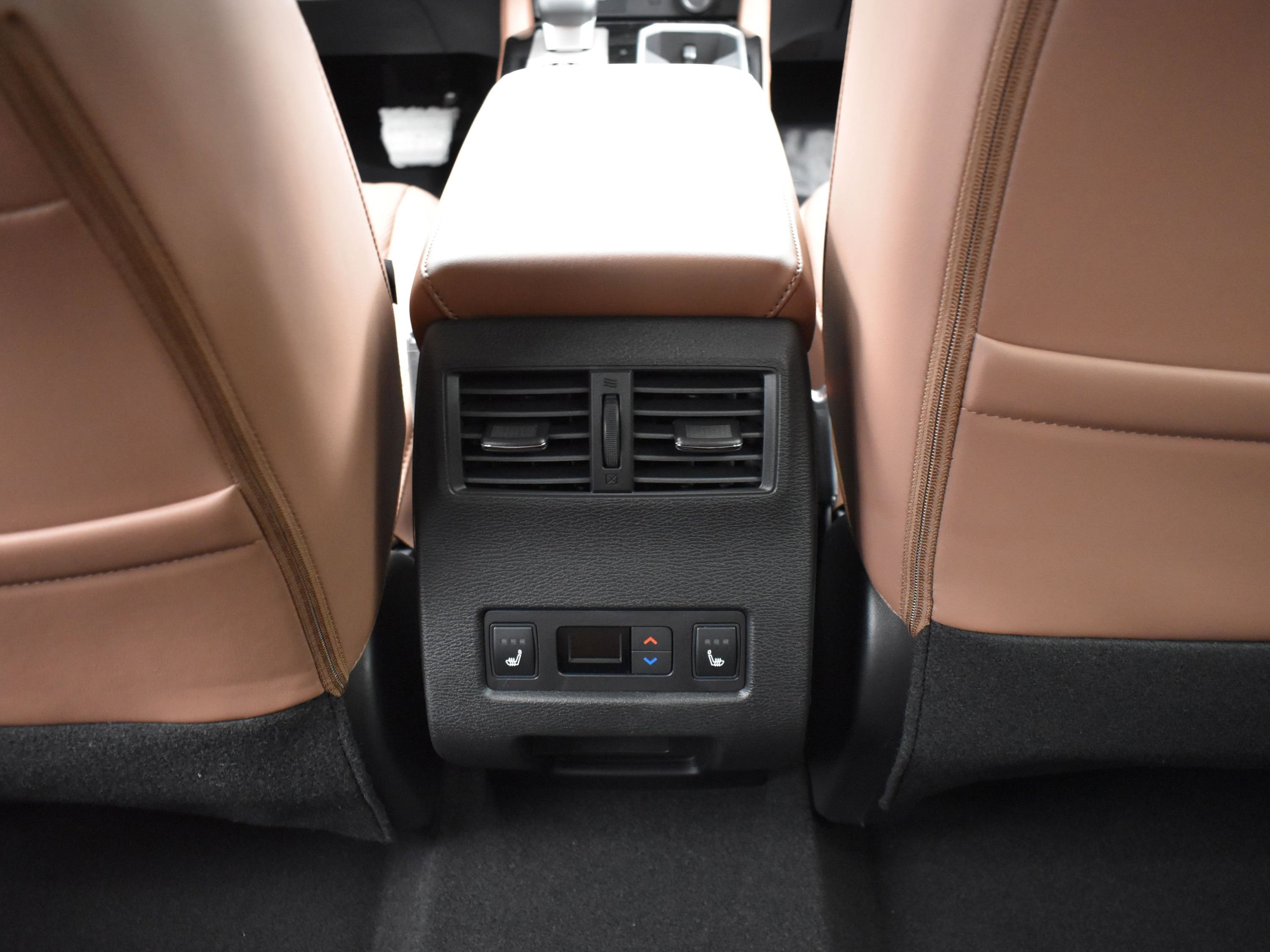 2025 Mitsubishi Outlander SEL photo 12