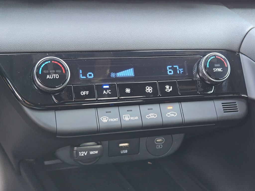 2025 Hyundai Elantra SEL Sport photo 21