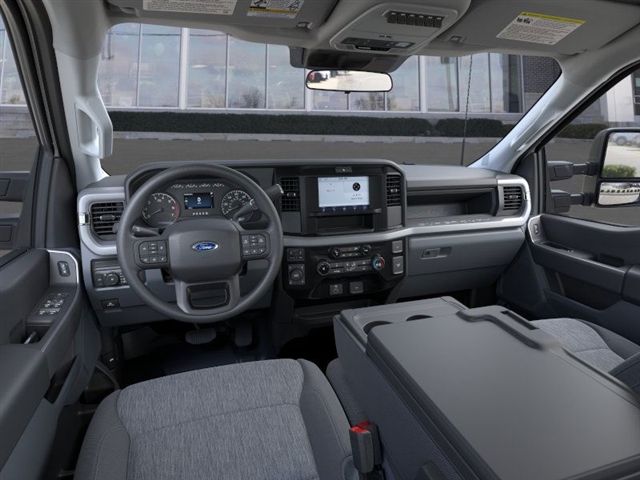 2025 FORD F-350 - Image 31
