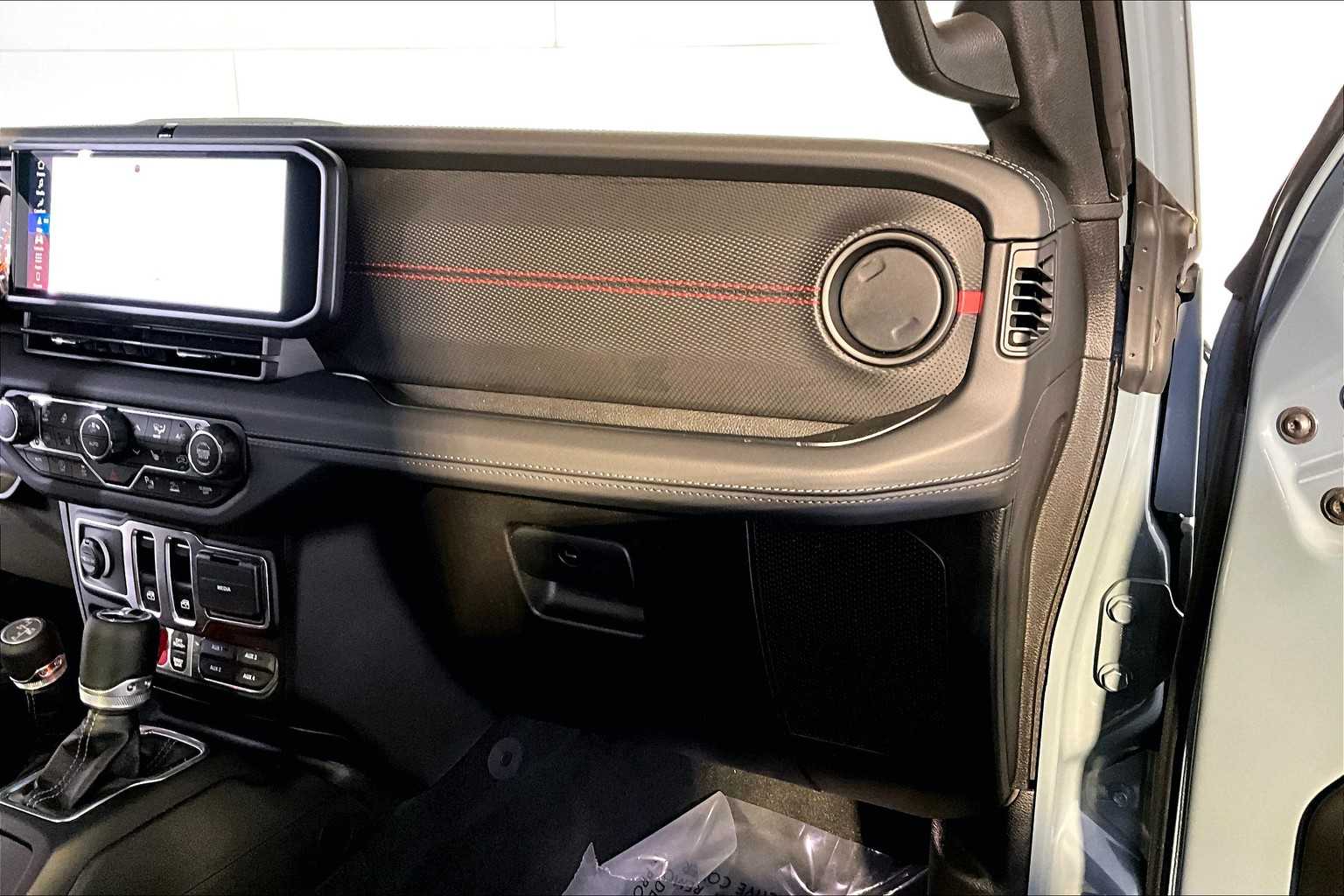 2024 Jeep Wrangler Rubicon X photo 16