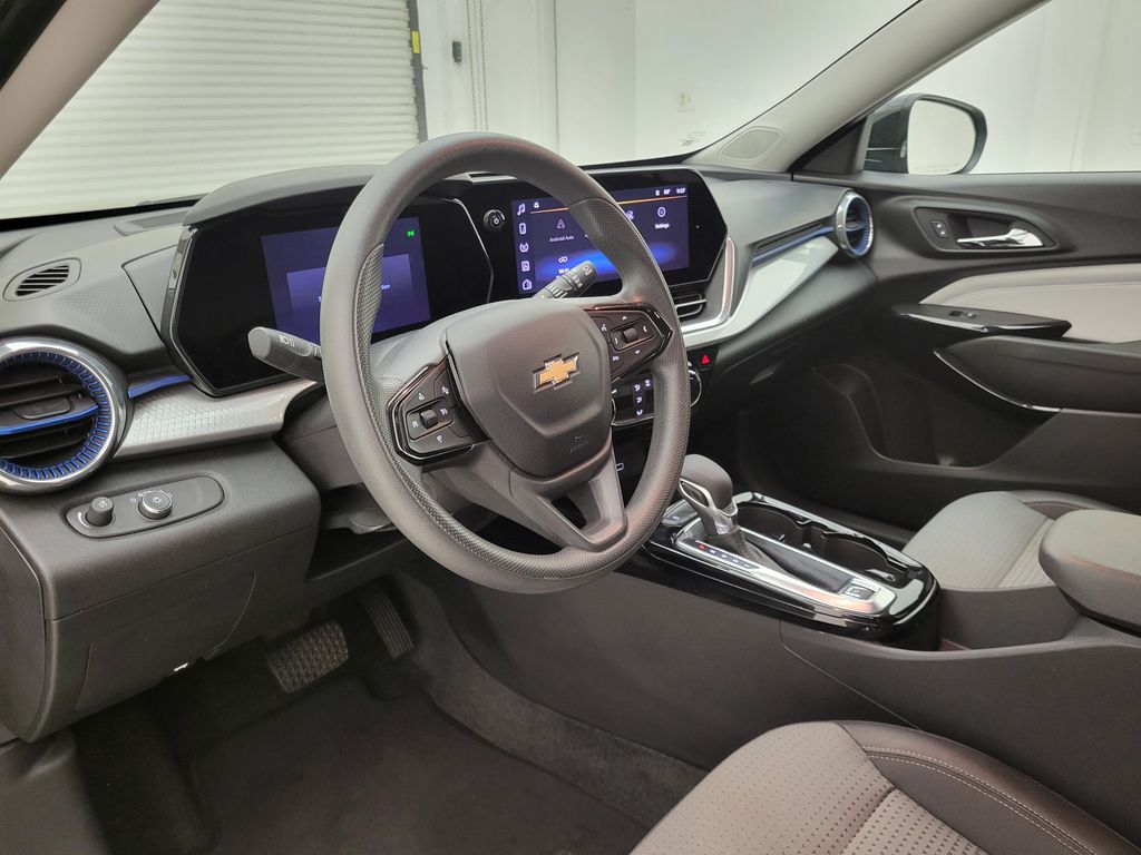 2024 Chevrolet Trax LT photo 23