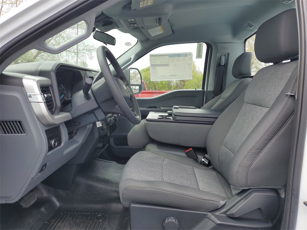 2025 Ford F-350 XL photo 6