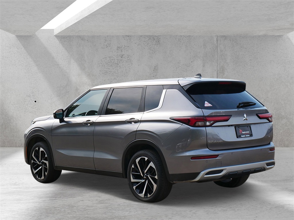 2022 Mitsubishi Outlander SE photo 4