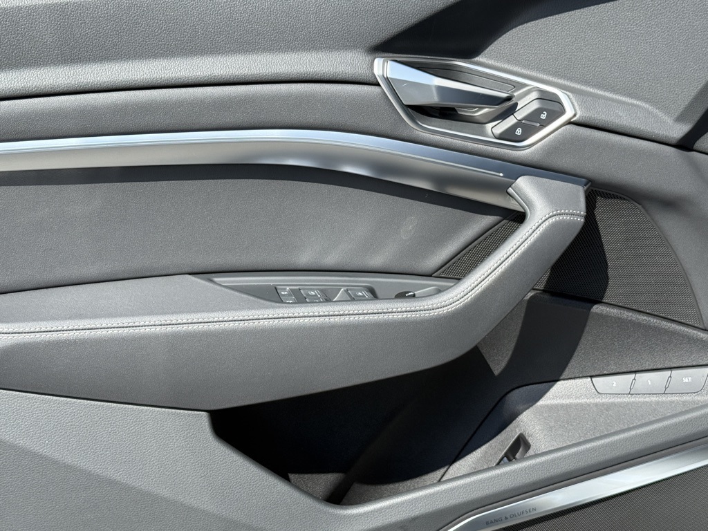 2024 Audi Q8 E-tron Premium Plus photo 12