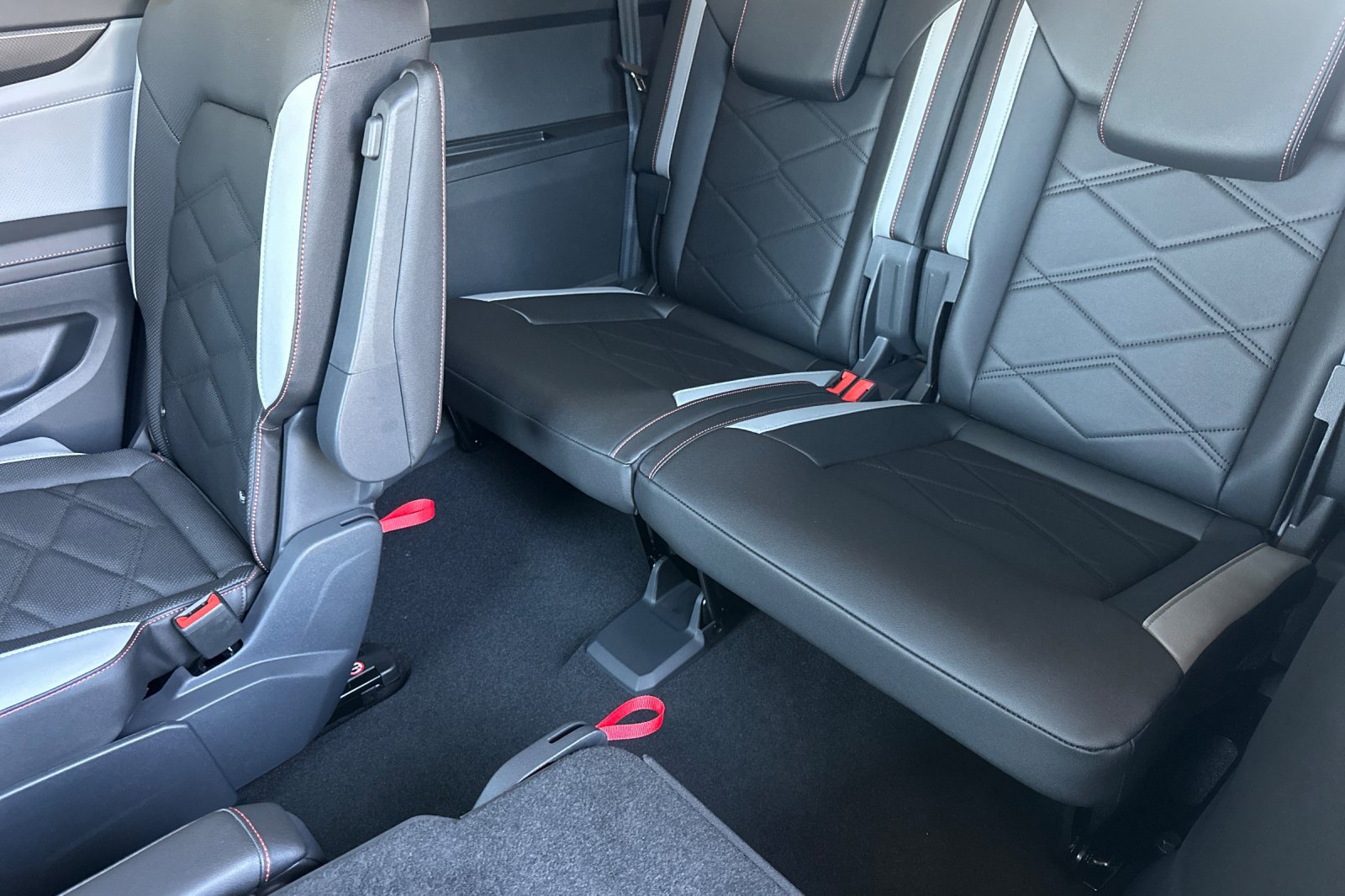 2025 Volkswagen Atlas Peak Edition SE photo 15