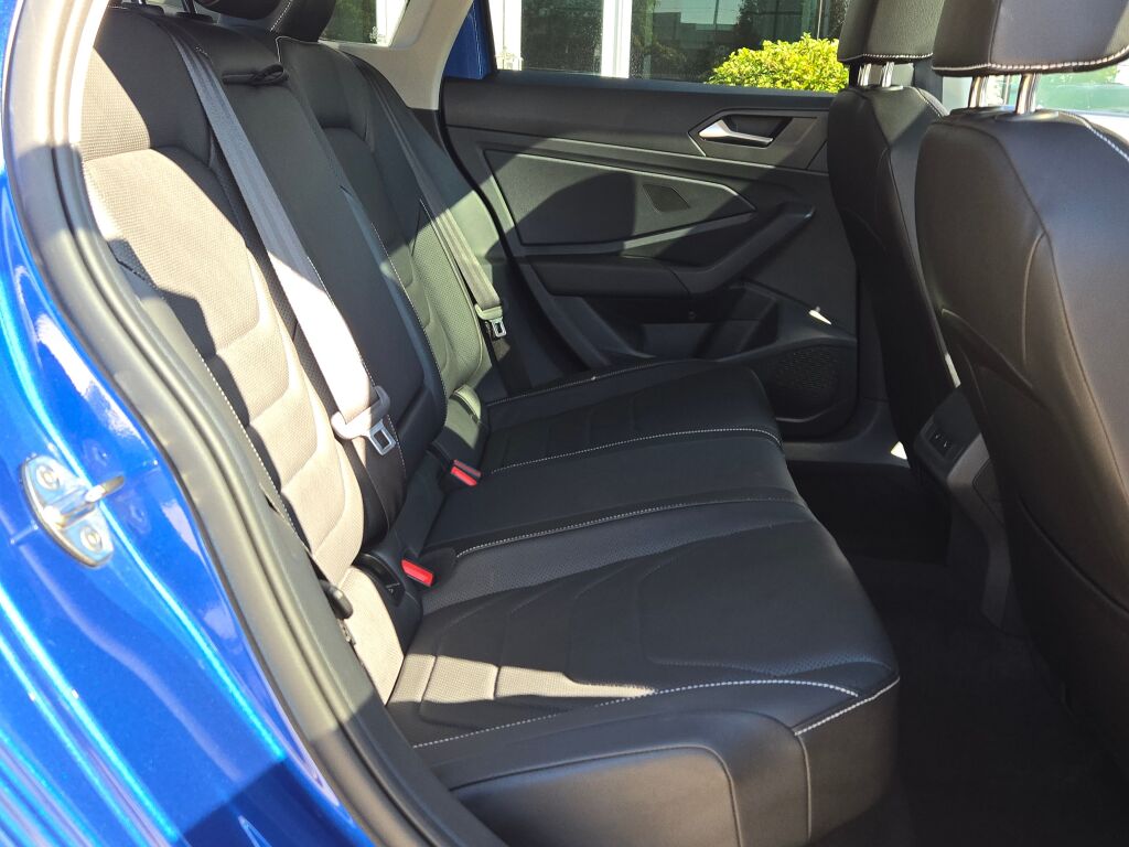 2022 Volkswagen Jetta 1.5T SEL photo 9