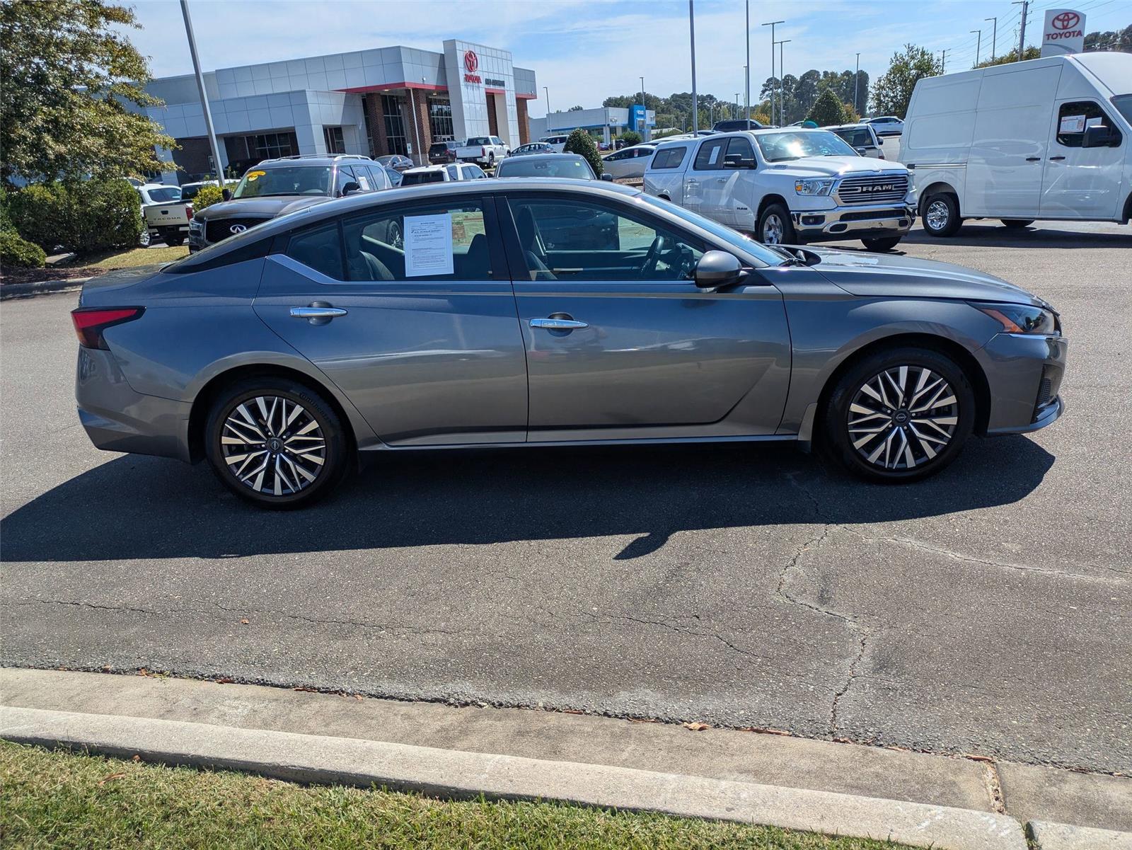 2023 Nissan Altima 2.5 SV photo 4