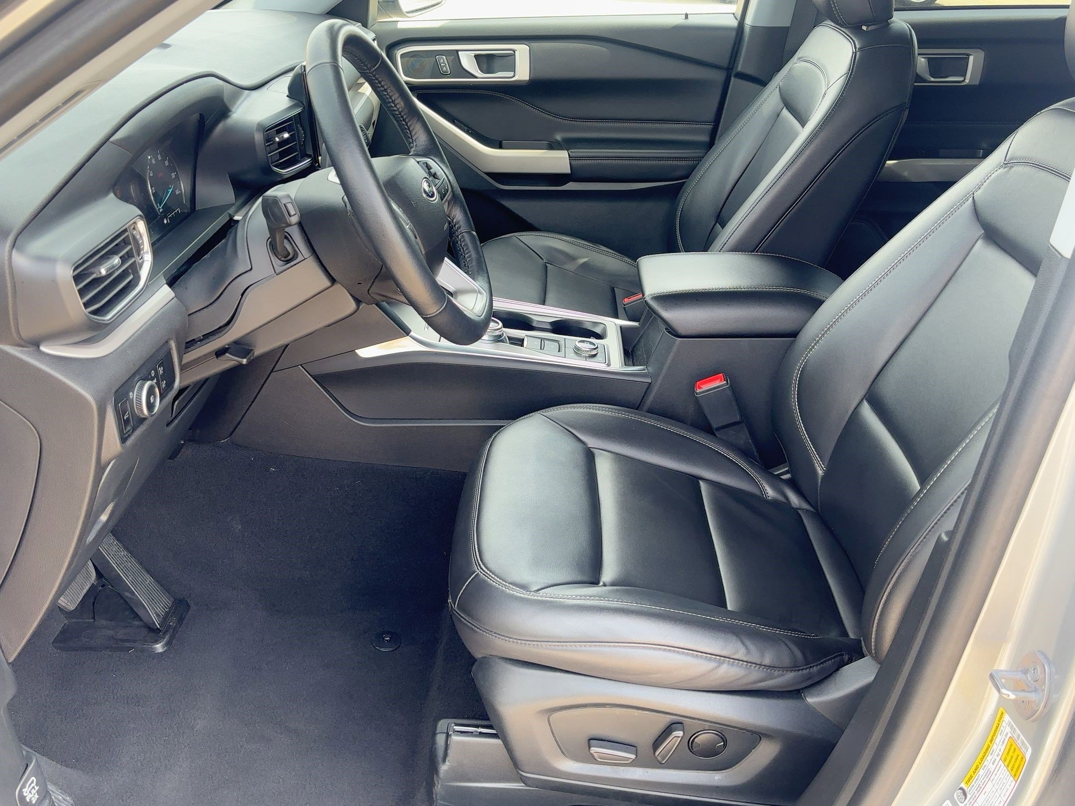 2023 Ford Explorer XLT photo 4