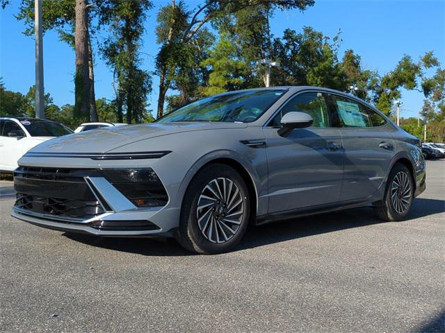 2025 Hyundai Sonata Hybrid SEL photo 2