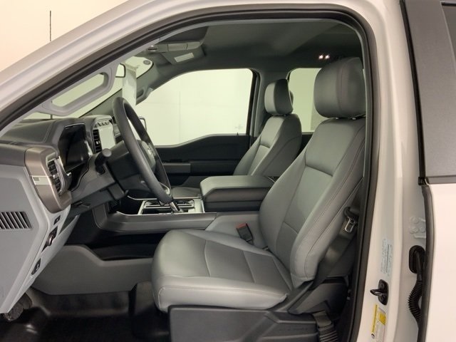 2024 Ford F-150 Lightning photo 13