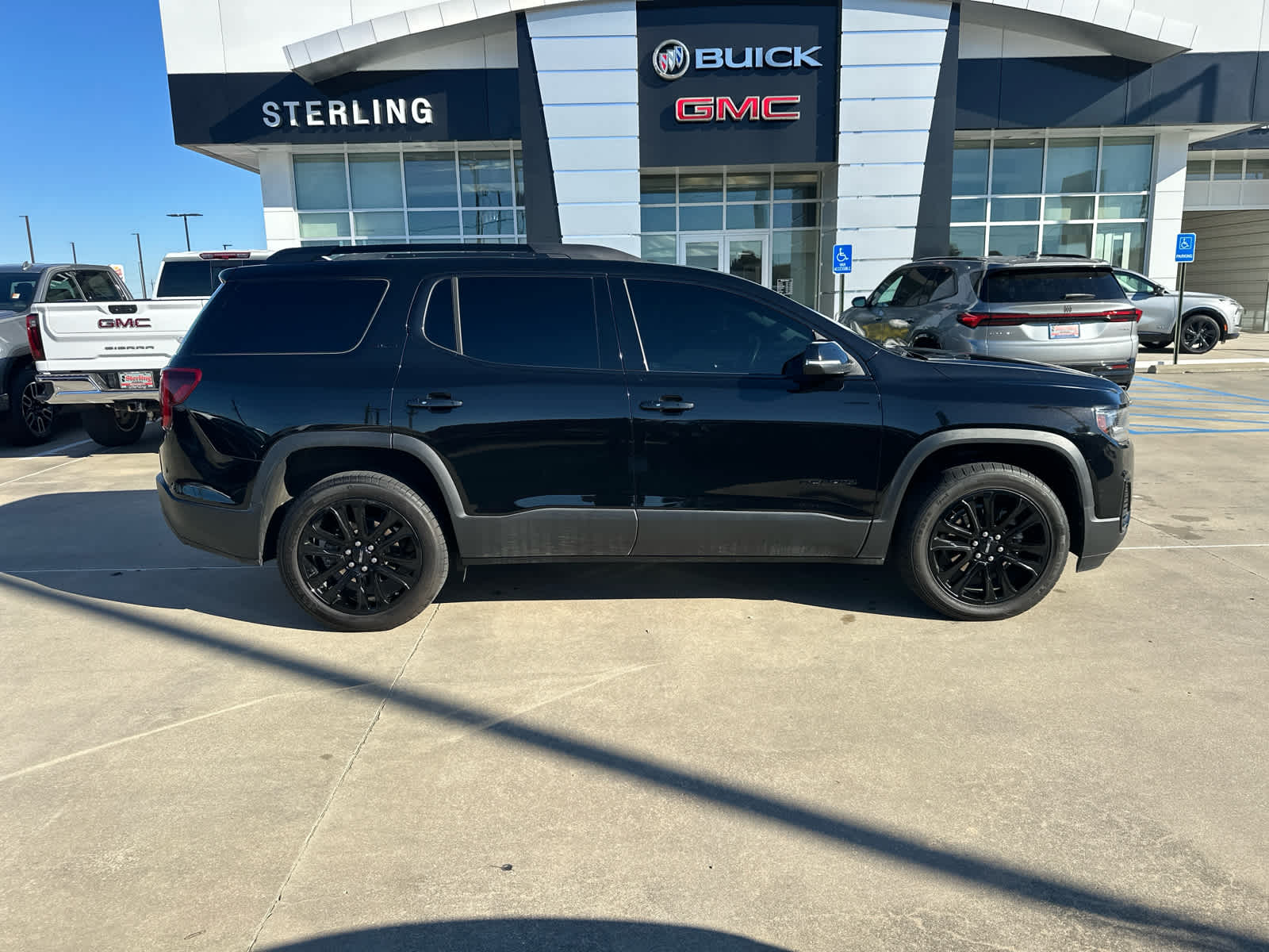 2023 GMC Acadia SLE's photo