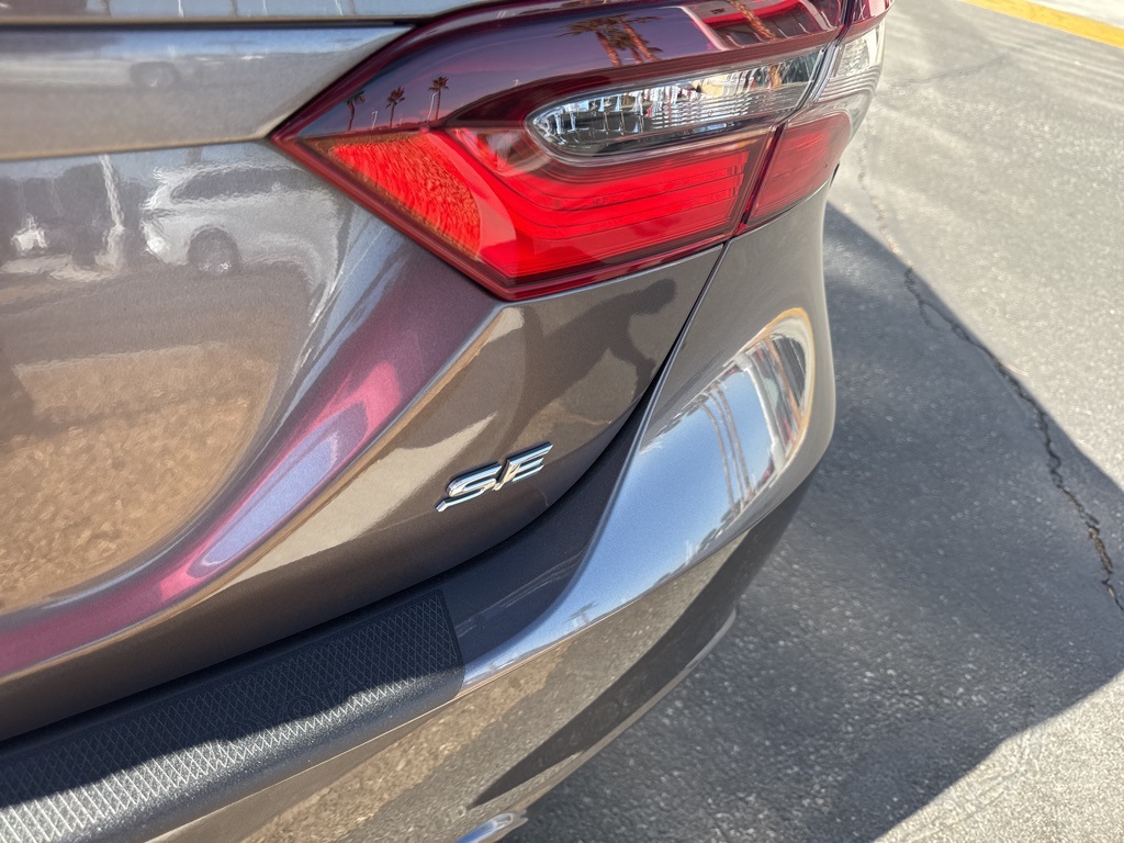 2022 Toyota Camry SE photo 8