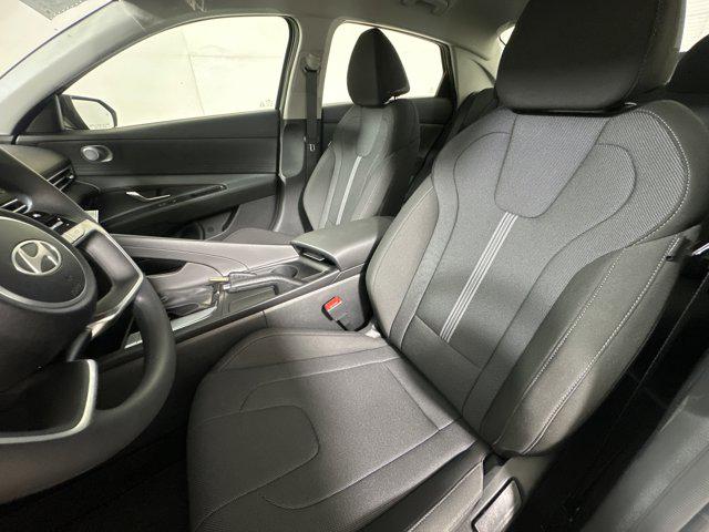 2025 Hyundai Elantra SE photo 8
