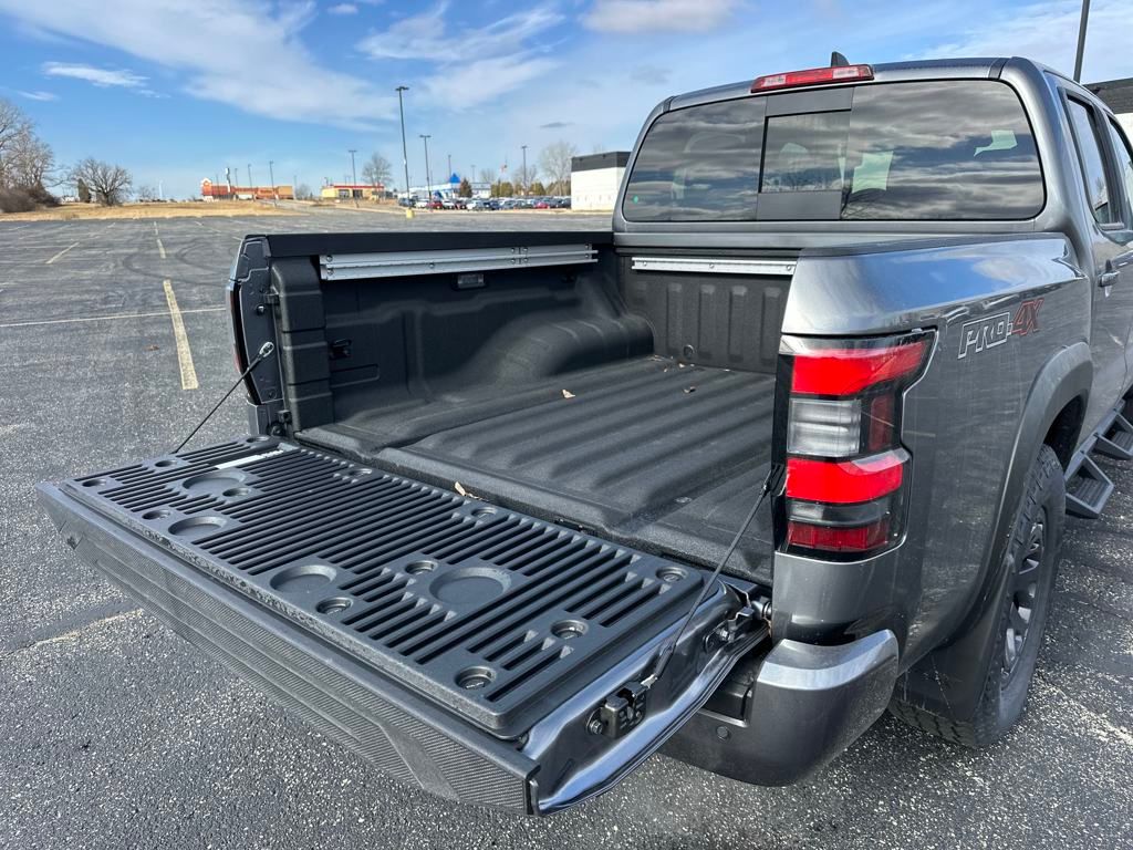 2025 Nissan Frontier PRO-4X photo 18