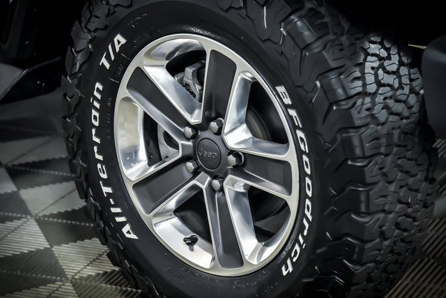 2019 Jeep Wrangler Unlimited Sahara photo 3