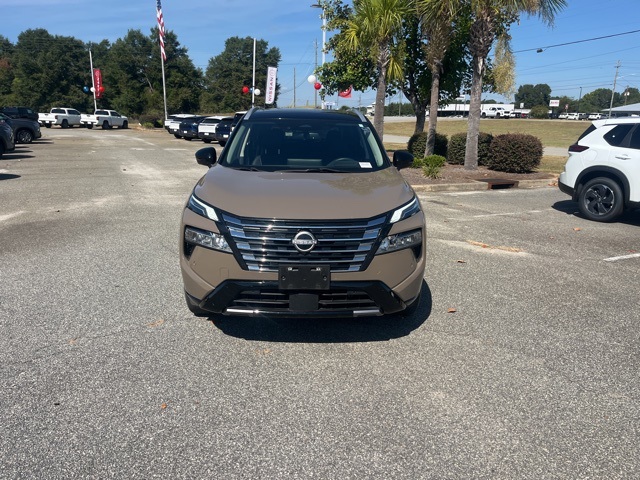 2024 Nissan Rogue Platinum photo 2