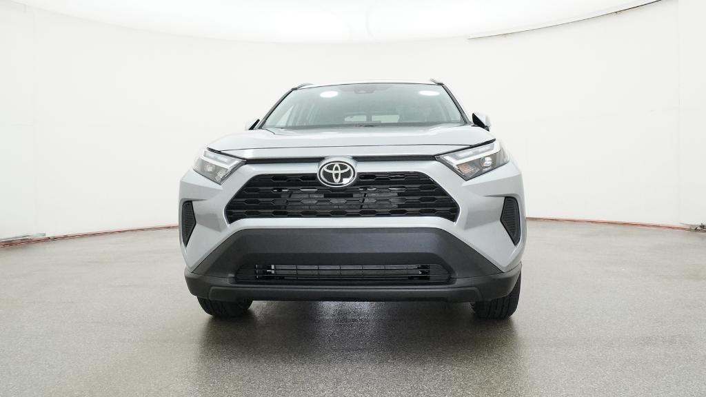 2025 Toyota RAV4 XLE photo 3