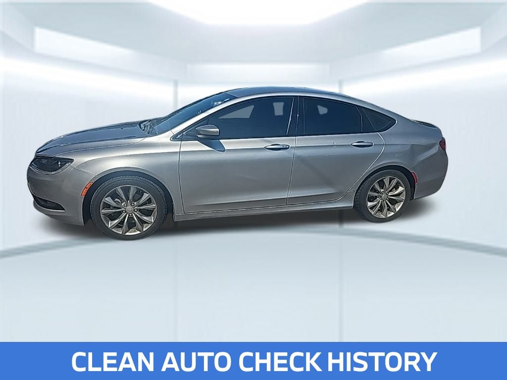 2015 Chrysler 200 S photo 2