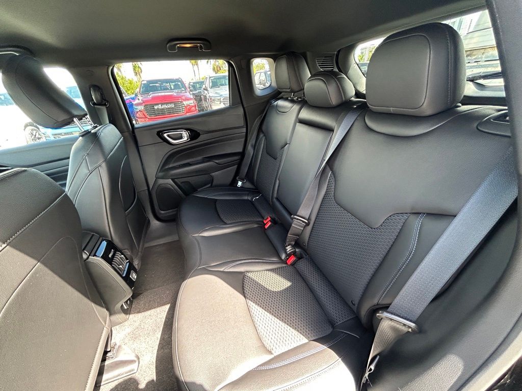 2026 Jeep Compass Latitude Altitude photo 35